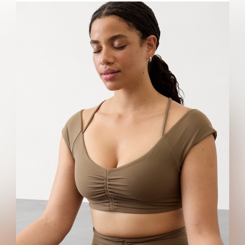 NWOT. Athleta Cinch Built in Bra Crop Tee. Clay.  Small A-C Cups
